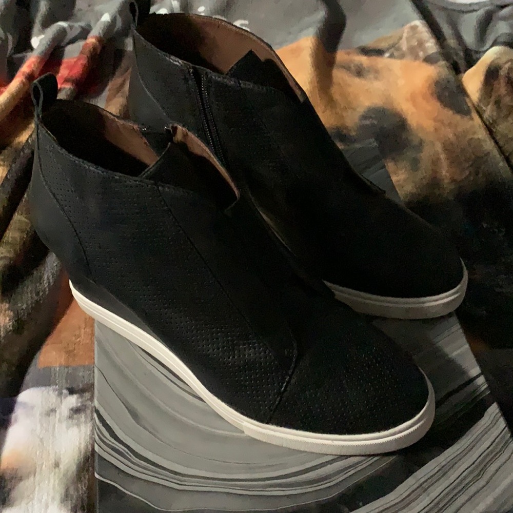 Wedge Sneaker